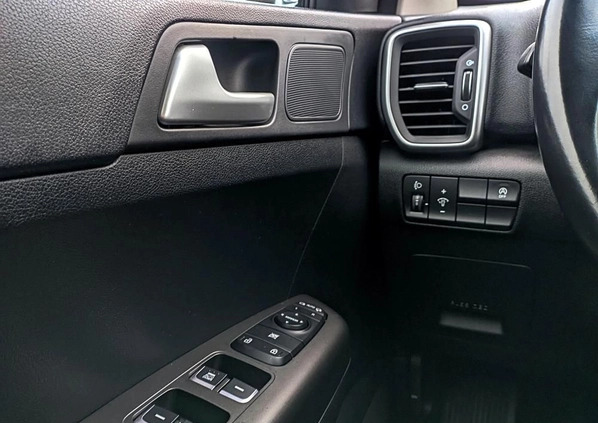 Kia Sportage cena 82900 przebieg: 78200, rok produkcji 2019 z Wrocław małe 379